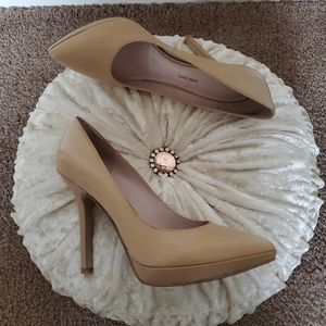 Nine West Natural color heels, size 7 1/2, 4 1/2 inches